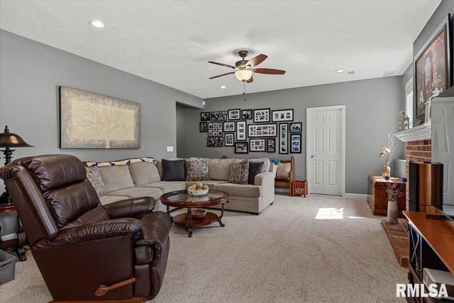 310 BOULDER CREEK Drive, Chatham, IL 62629