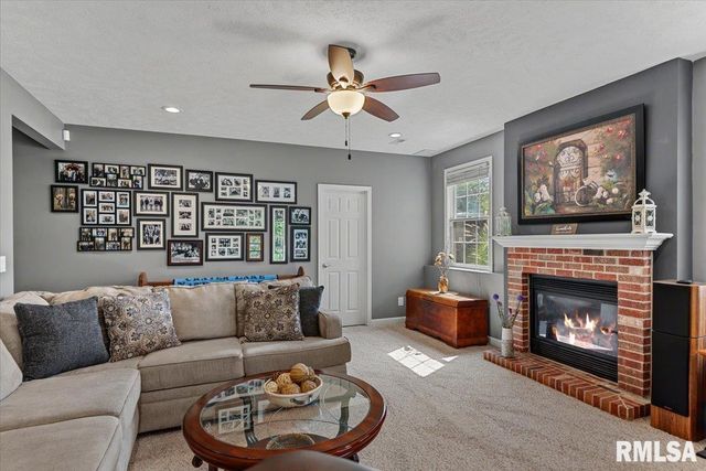310 BOULDER CREEK Drive, Chatham, IL 62629
