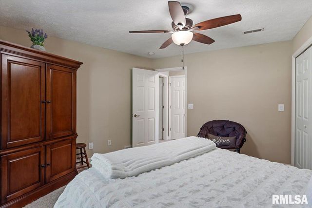 310 BOULDER CREEK Drive, Chatham, IL 62629