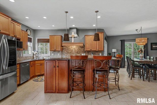 310 BOULDER CREEK Drive, Chatham, IL 62629