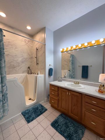 11624 W Briarwood Drive, Monticello, IN 47960