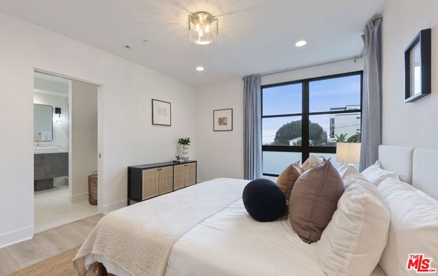 1324 Douglas Street, Los Angeles, CA 90026