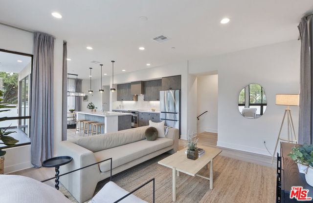 1324 Douglas Street, Los Angeles, CA 90026