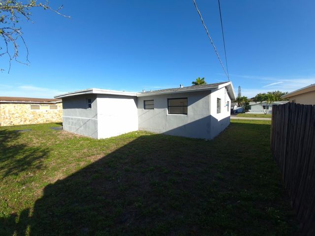 9040 NW 26th Place, Sunrise, FL 33322