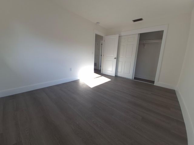 9040 NW 26th Place, Sunrise, FL 33322