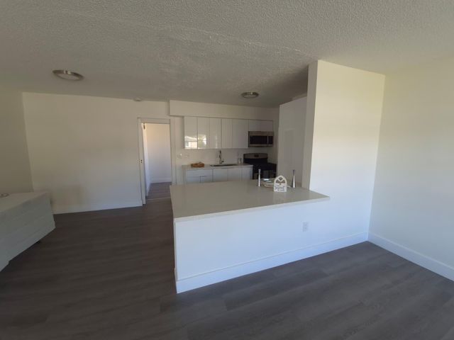 9040 NW 26th Place, Sunrise, FL 33322