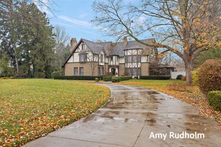 522 E River Street, Spring Lake, MI 49456