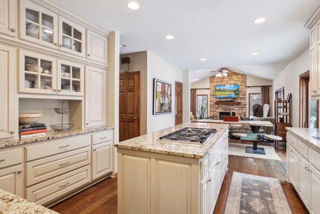 27 Scotch Pine Road, North Oaks, MN 55127