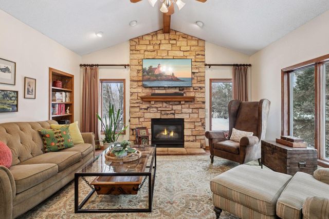 27 Scotch Pine Road, North Oaks, MN 55127