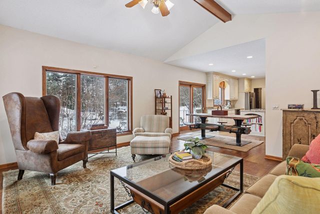 27 Scotch Pine Road, North Oaks, MN 55127