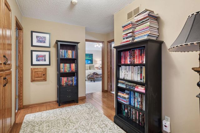 27 Scotch Pine Road, North Oaks, MN 55127