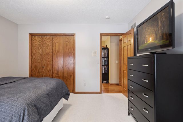 27 Scotch Pine Road, North Oaks, MN 55127