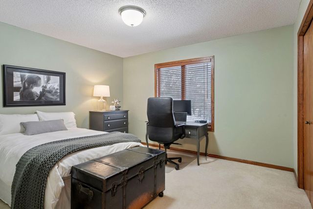 27 Scotch Pine Road, North Oaks, MN 55127