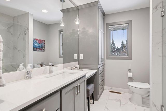 27 Scotch Pine Road, North Oaks, MN 55127