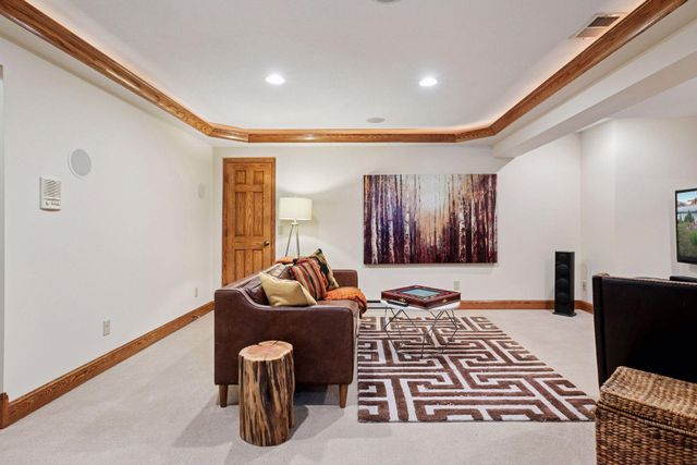 27 Scotch Pine Road, North Oaks, MN 55127