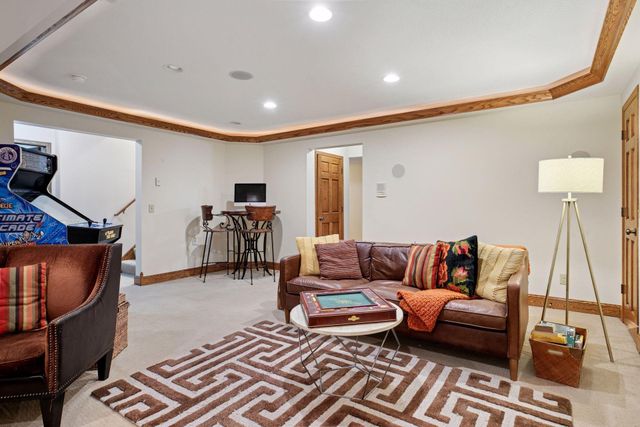 27 Scotch Pine Road, North Oaks, MN 55127