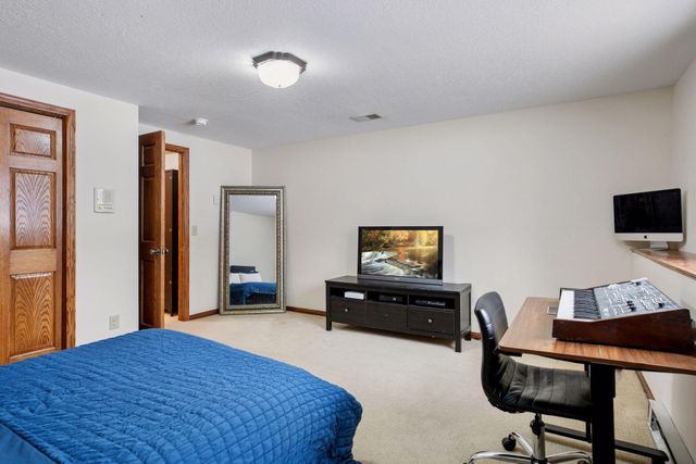 27 Scotch Pine Road, North Oaks, MN 55127