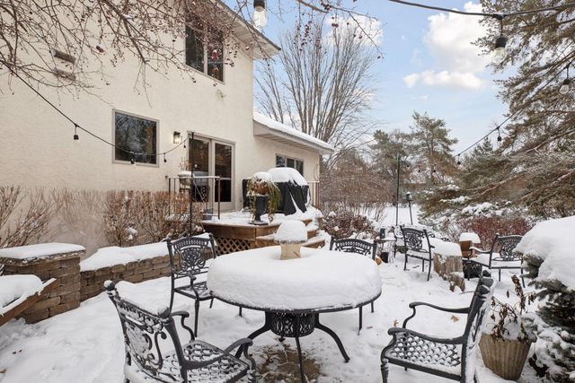 27 Scotch Pine Road, North Oaks, MN 55127