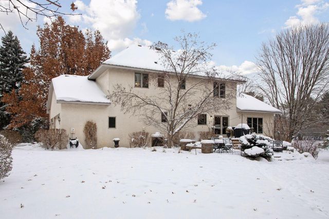 27 Scotch Pine Road, North Oaks, MN 55127