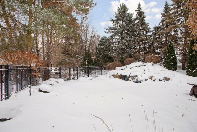 27 Scotch Pine Road, North Oaks, MN 55127