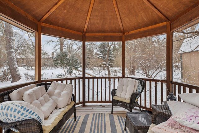 27 Scotch Pine Road, North Oaks, MN 55127