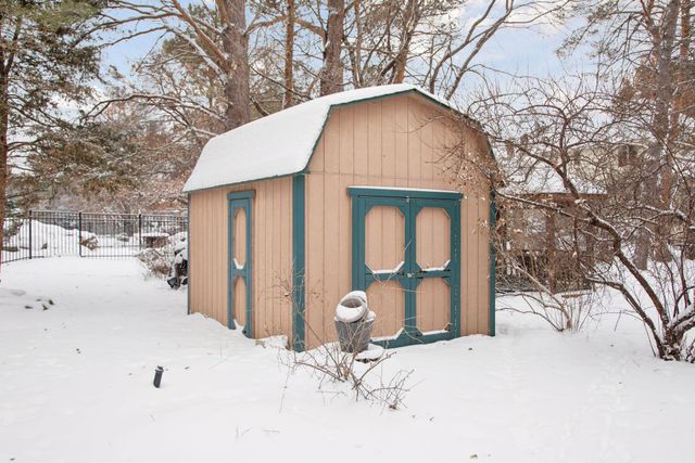 27 Scotch Pine Road, North Oaks, MN 55127