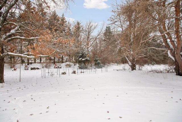 27 Scotch Pine Road, North Oaks, MN 55127