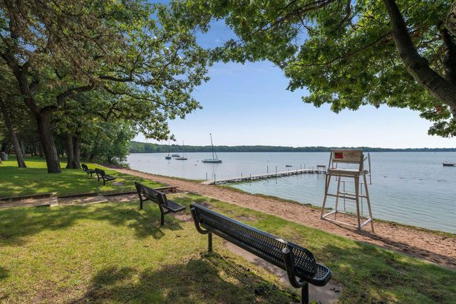 27 Scotch Pine Road, North Oaks, MN 55127