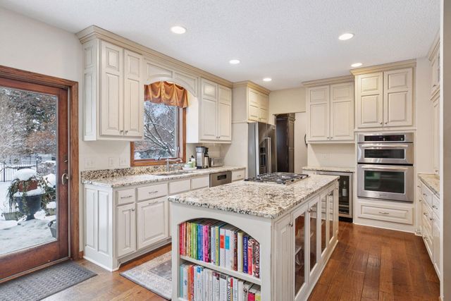 27 Scotch Pine Road, North Oaks, MN 55127