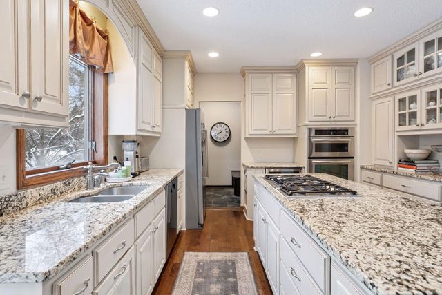 27 Scotch Pine Road, North Oaks, MN 55127