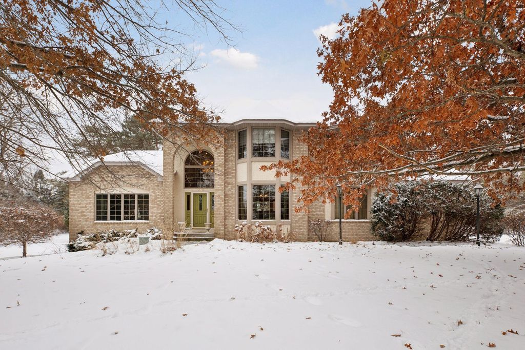 27 Scotch Pine Road, North Oaks, MN 55127