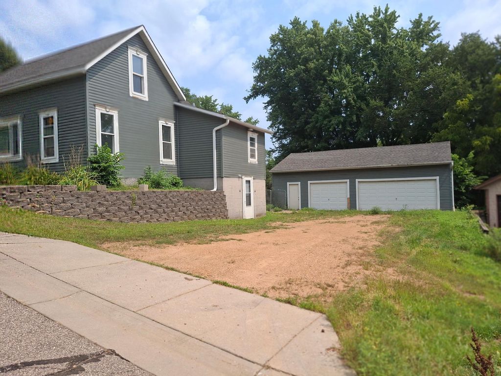 321 3rd Street W, Carver, MN 55315 — exterior