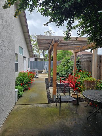 7158 Clearbrook Way, Sacramento, CA 95823