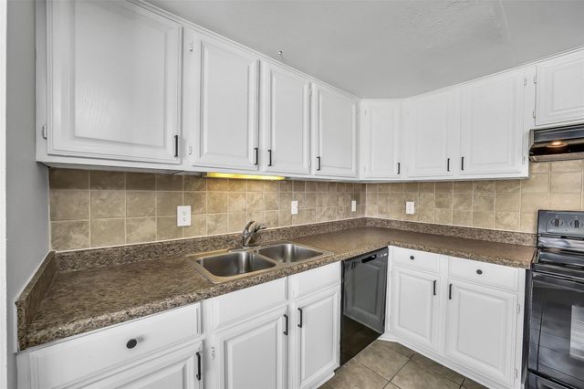 14703 Barryknoll Lane 11, Houston, TX 77079