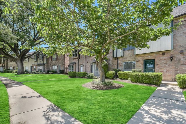 14703 Barryknoll Lane 11, Houston, TX 77079