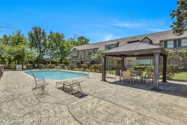 14703 Barryknoll Lane 11, Houston, TX 77079