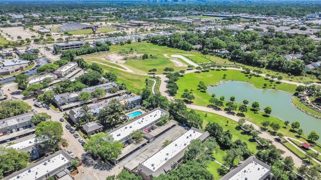 14703 Barryknoll Lane 11, Houston, TX 77079