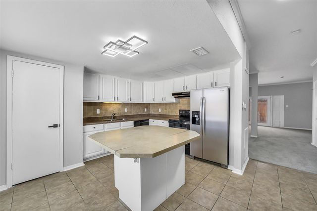 14703 Barryknoll Lane 11, Houston, TX 77079