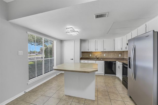 14703 Barryknoll Lane 11, Houston, TX 77079