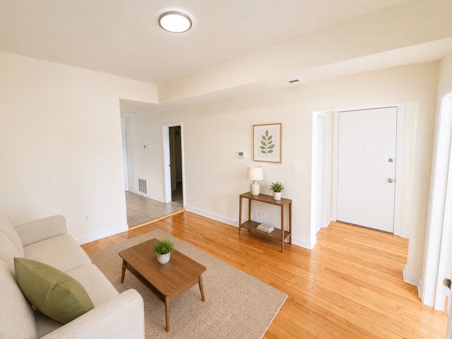 3133 W Augusta Boulevard 2E, Chicago, IL 60622