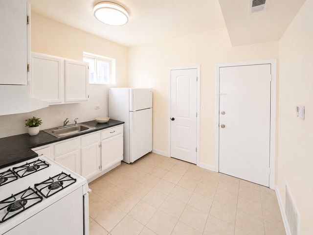 3133 W Augusta Boulevard 2E, Chicago, IL 60622