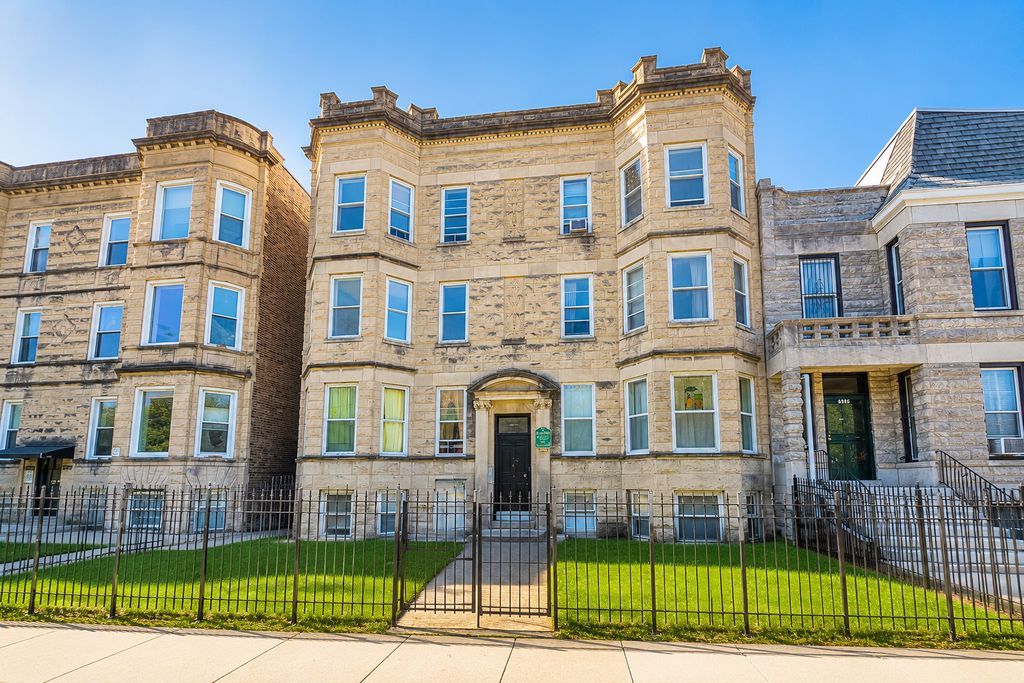 3133 W Augusta Boulevard 2E, Chicago, IL 60622