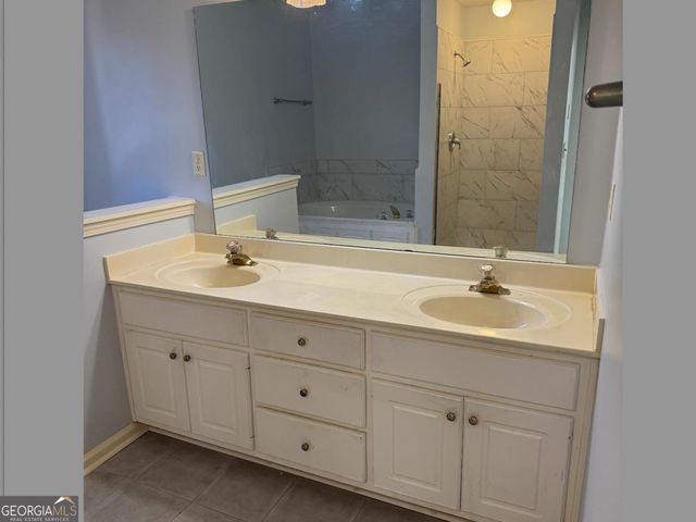 4102 Sweetwater Falls, Ellenwood, GA 30294