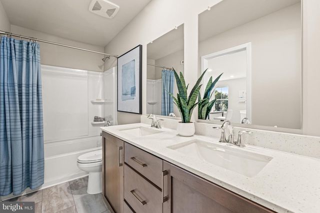 555 ARROWGRASS LN, New Castle, DE 19720