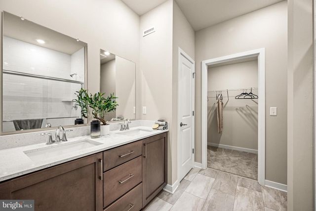 555 ARROWGRASS LN, New Castle, DE 19720