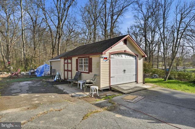 24 CEMETERY RD, North East, MD 21901