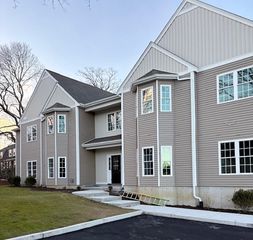 2 S Spooner St 4, Plymouth, MA 02360