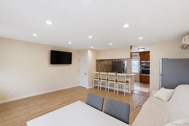 550 Cross Bay Boulevard, Broad Channel, NY 11693