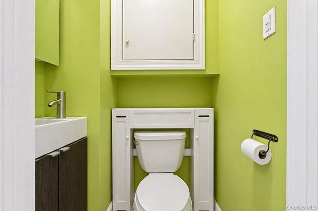 550 Cross Bay Boulevard, Broad Channel, NY 11693