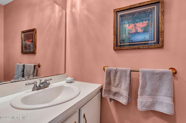 25 Steeple Chase Court, Tinton Falls, NJ 07724